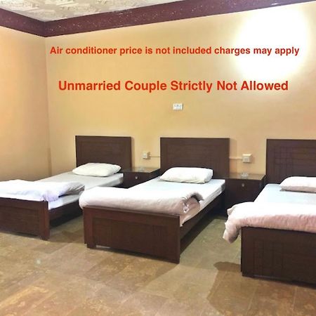 Babar House Hotel Файсалабад Екстериор снимка