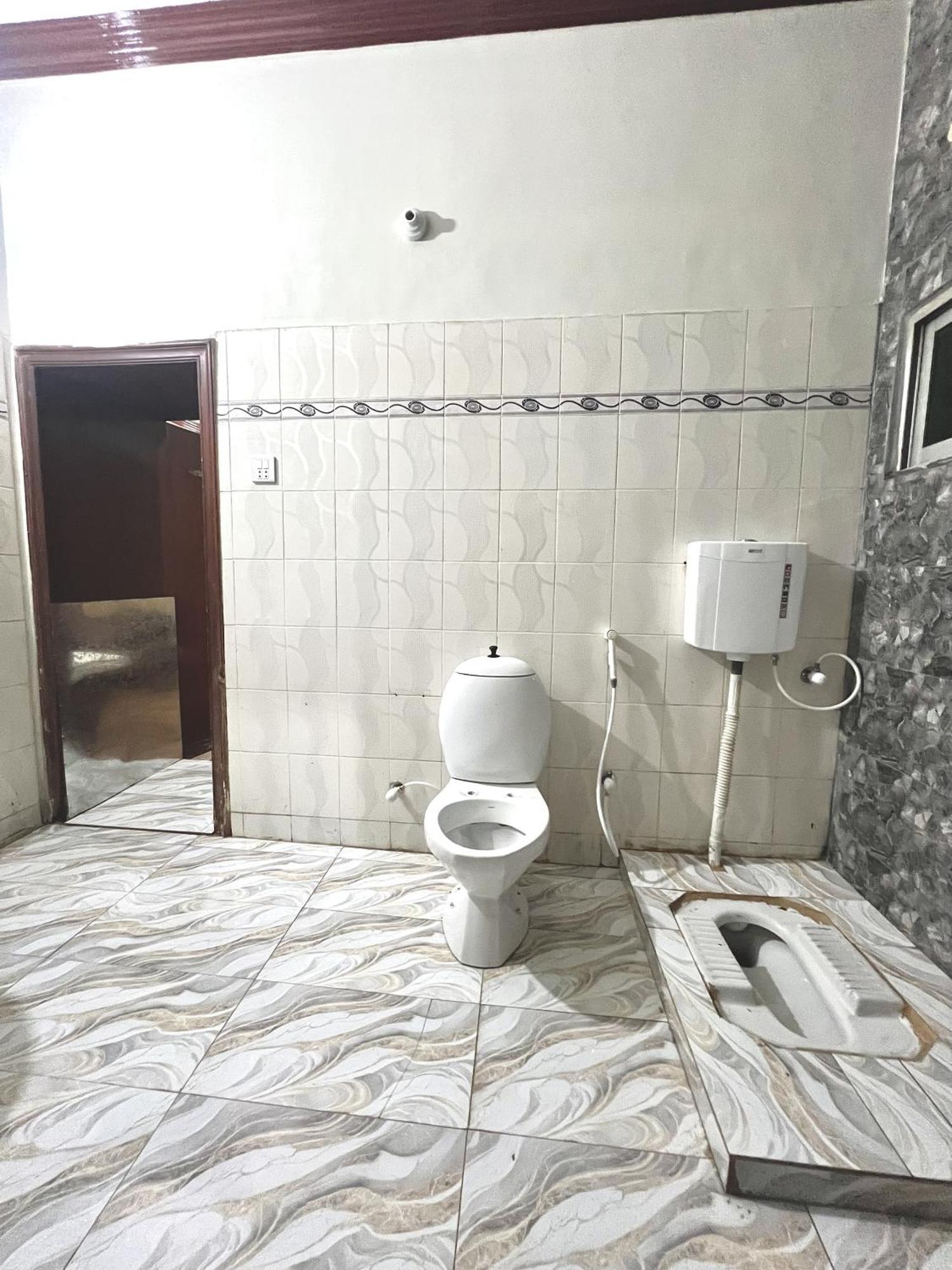 Babar House Hotel Файсалабад Екстериор снимка