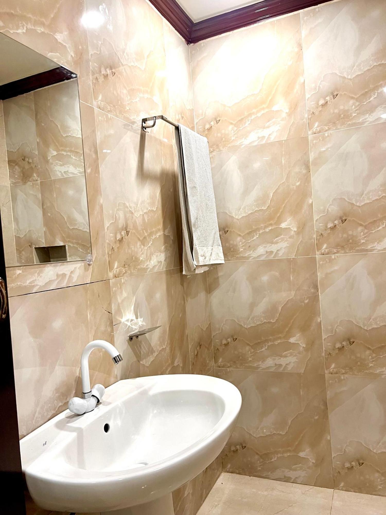 Babar House Hotel Файсалабад Екстериор снимка