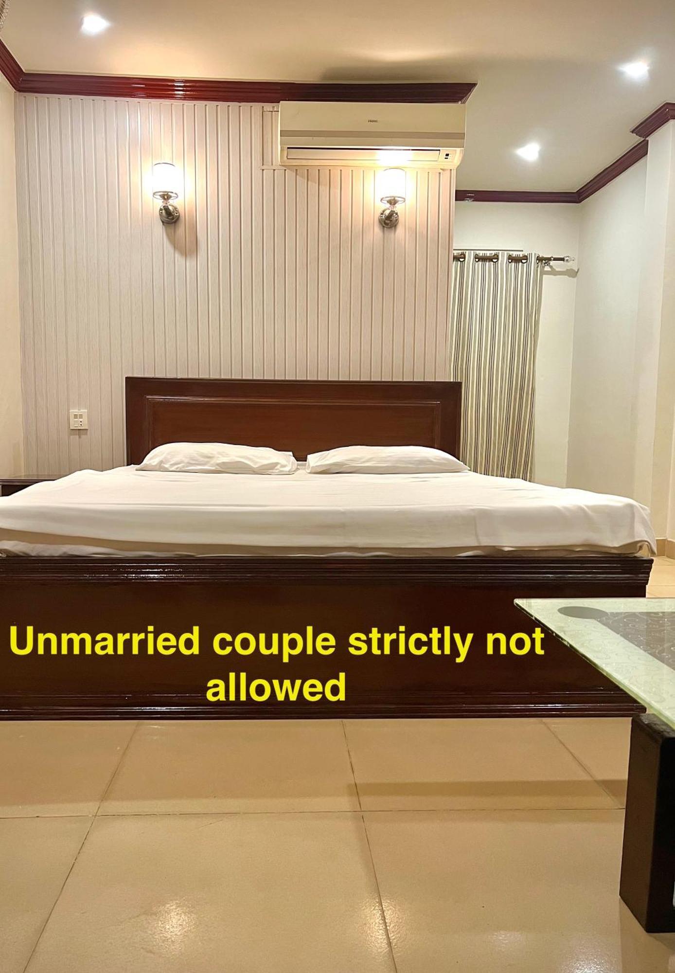 Babar House Hotel Файсалабад Екстериор снимка