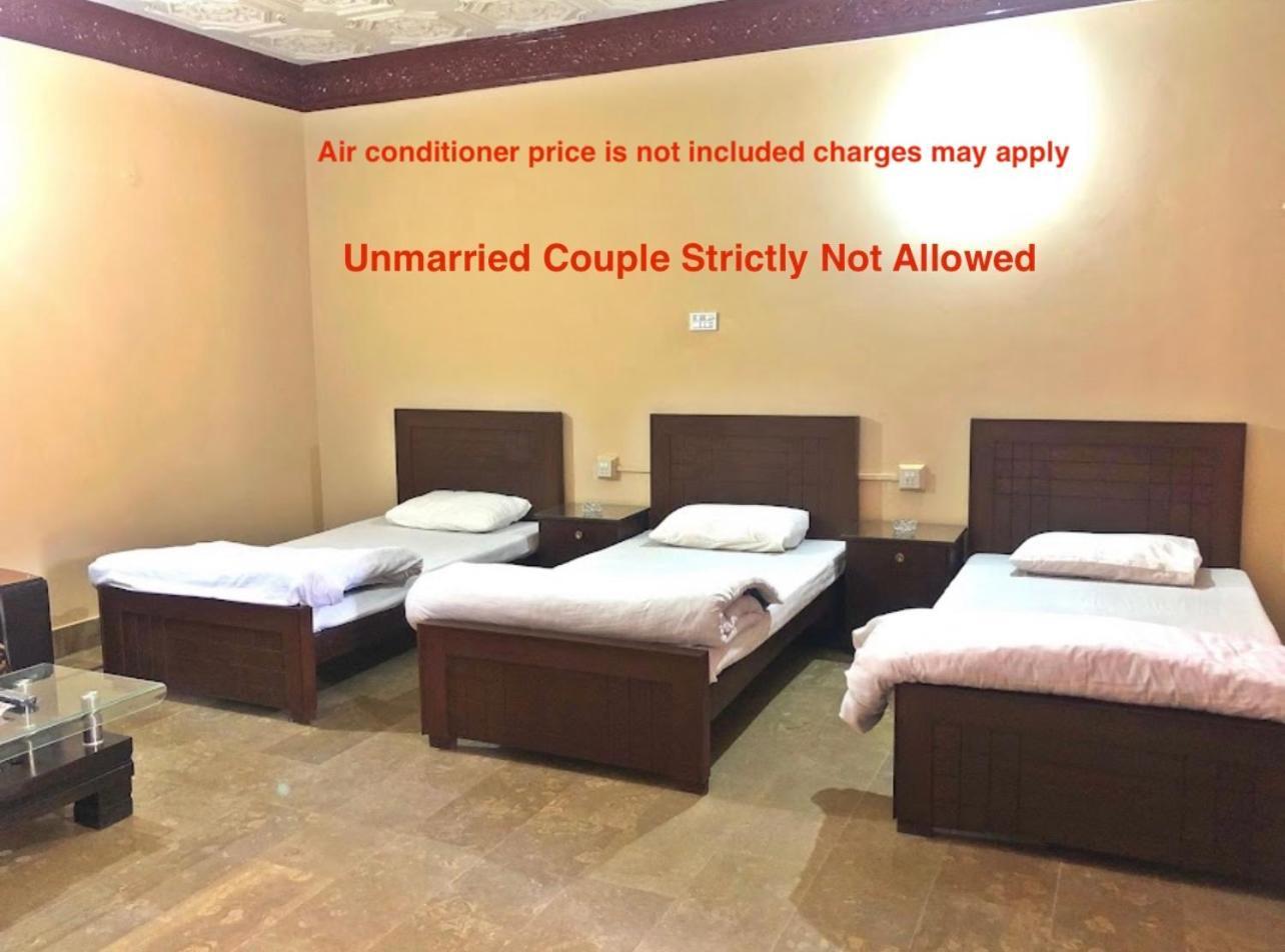 Babar House Hotel Файсалабад Екстериор снимка